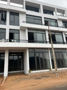 Cần bán nhanh căn shophouse . 4 tầng . Sổ đỏ full thổ cư 140m2